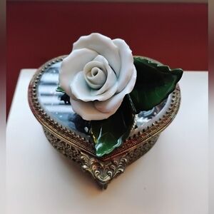 AUTHENTIC EUROPEAN ANTIQUE White Porcelain Rose - HOME DECOR - MADE IN HUNGARY🕊